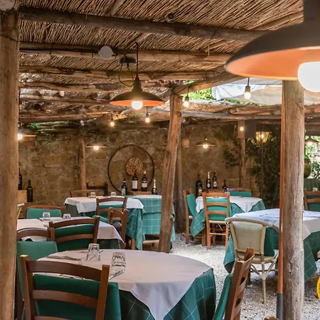 Borgo Capitano Collection Diffuso, Village Experience - Centro Storico Couette-café San Quirico dʼOrcia