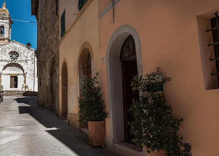 Borgo Capitano Collection Diffuso - Centro Storico Bed & Breakfast San Quirico dʼOrcia